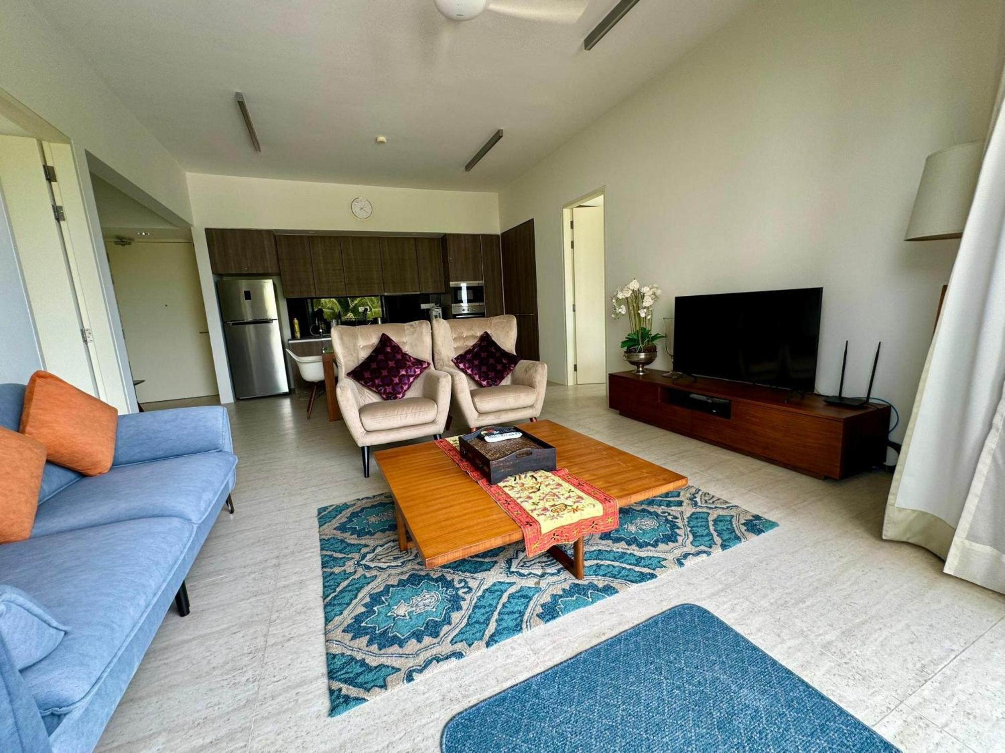 By The Sea- Pool And Sea View Apartment บาตูเฟอริงกี ภายนอก รูปภาพ