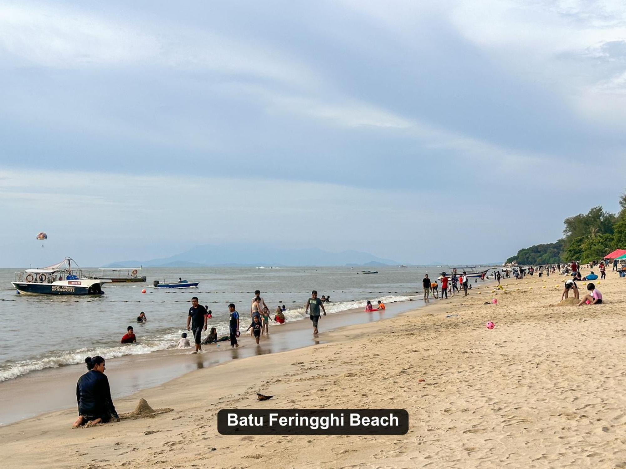 By The Sea- Pool And Sea View Apartment บาตูเฟอริงกี ภายนอก รูปภาพ