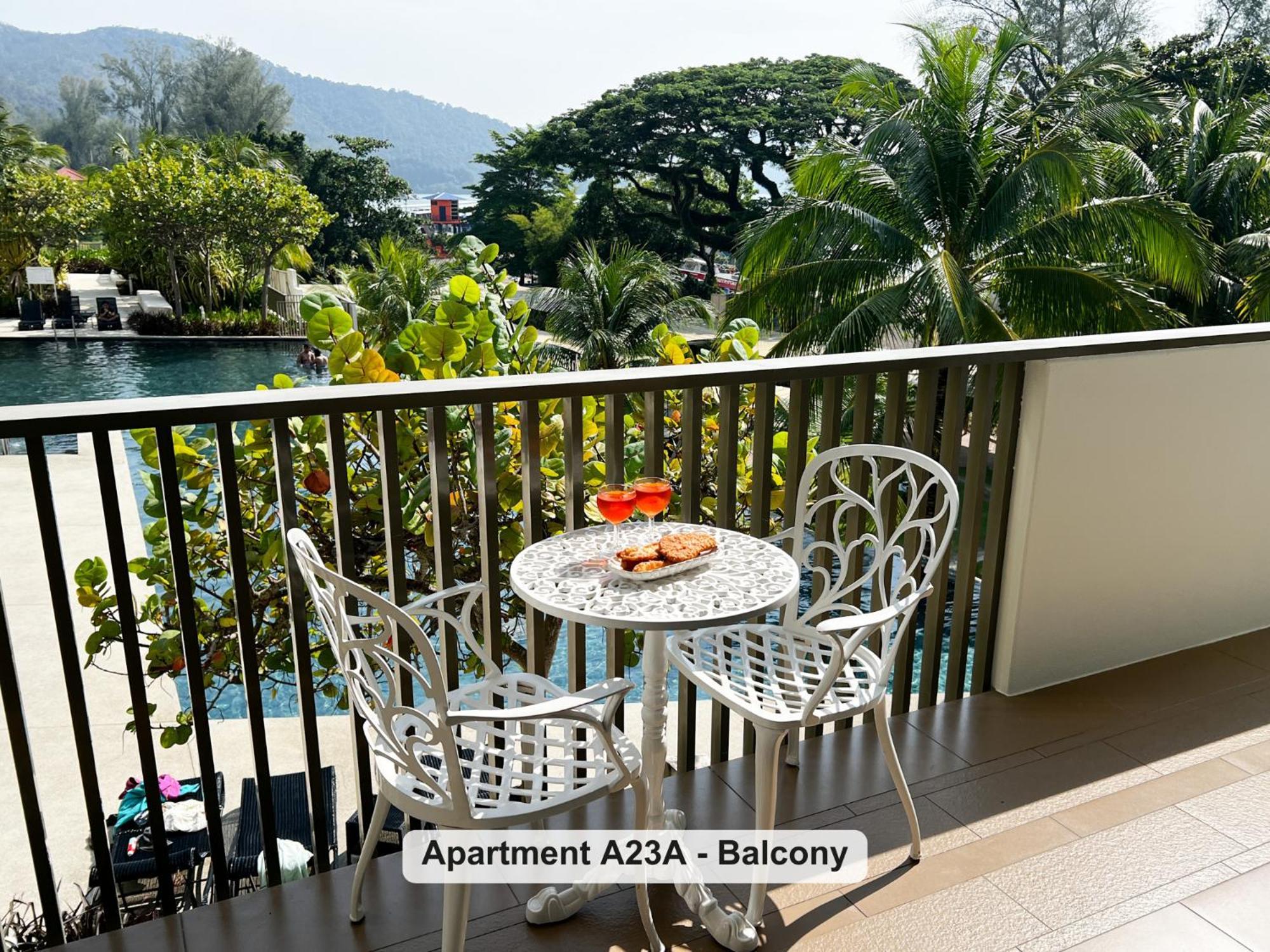 By The Sea- Pool And Sea View Apartment บาตูเฟอริงกี ภายนอก รูปภาพ