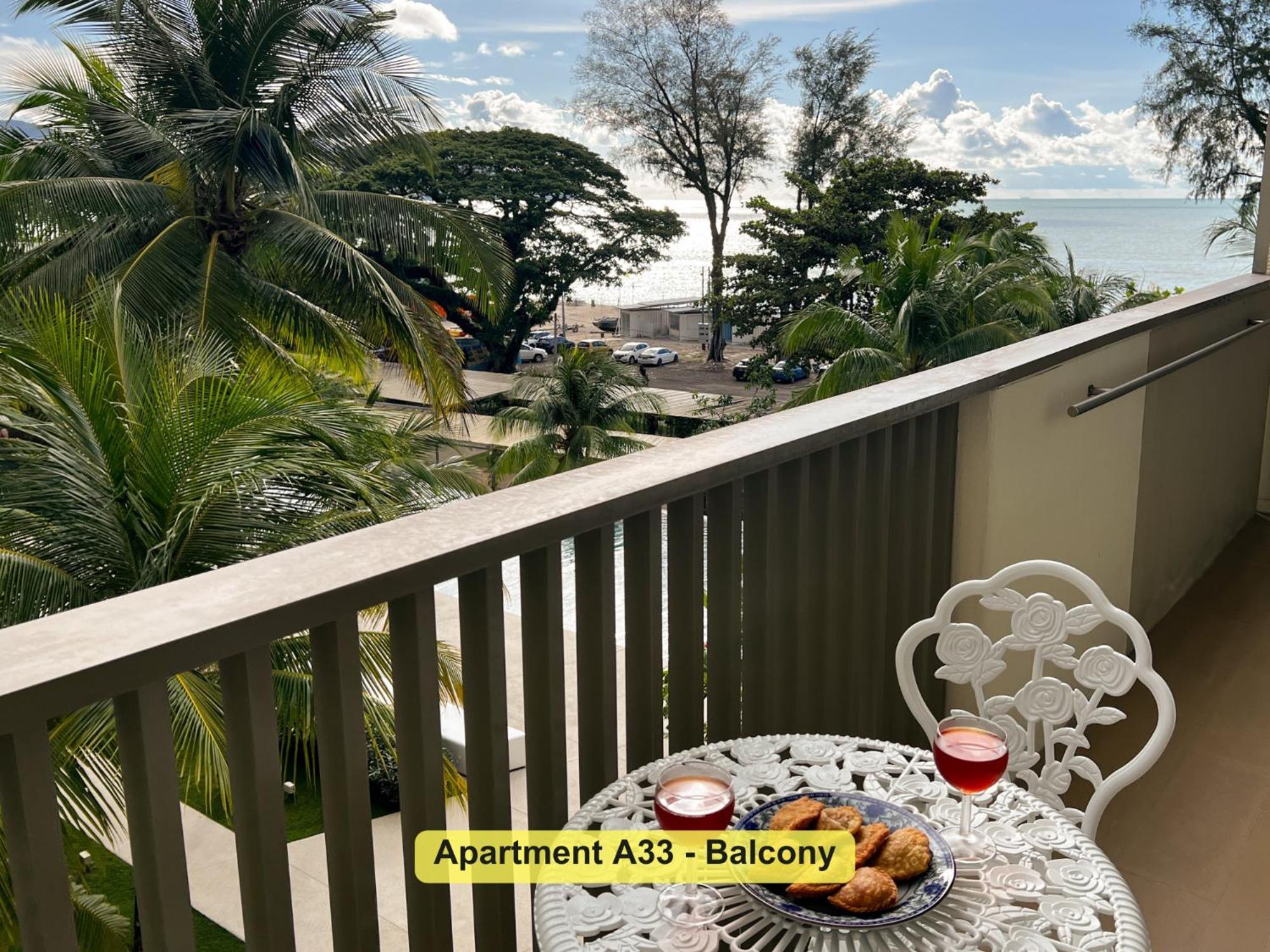 By The Sea- Pool And Sea View Apartment บาตูเฟอริงกี ภายนอก รูปภาพ