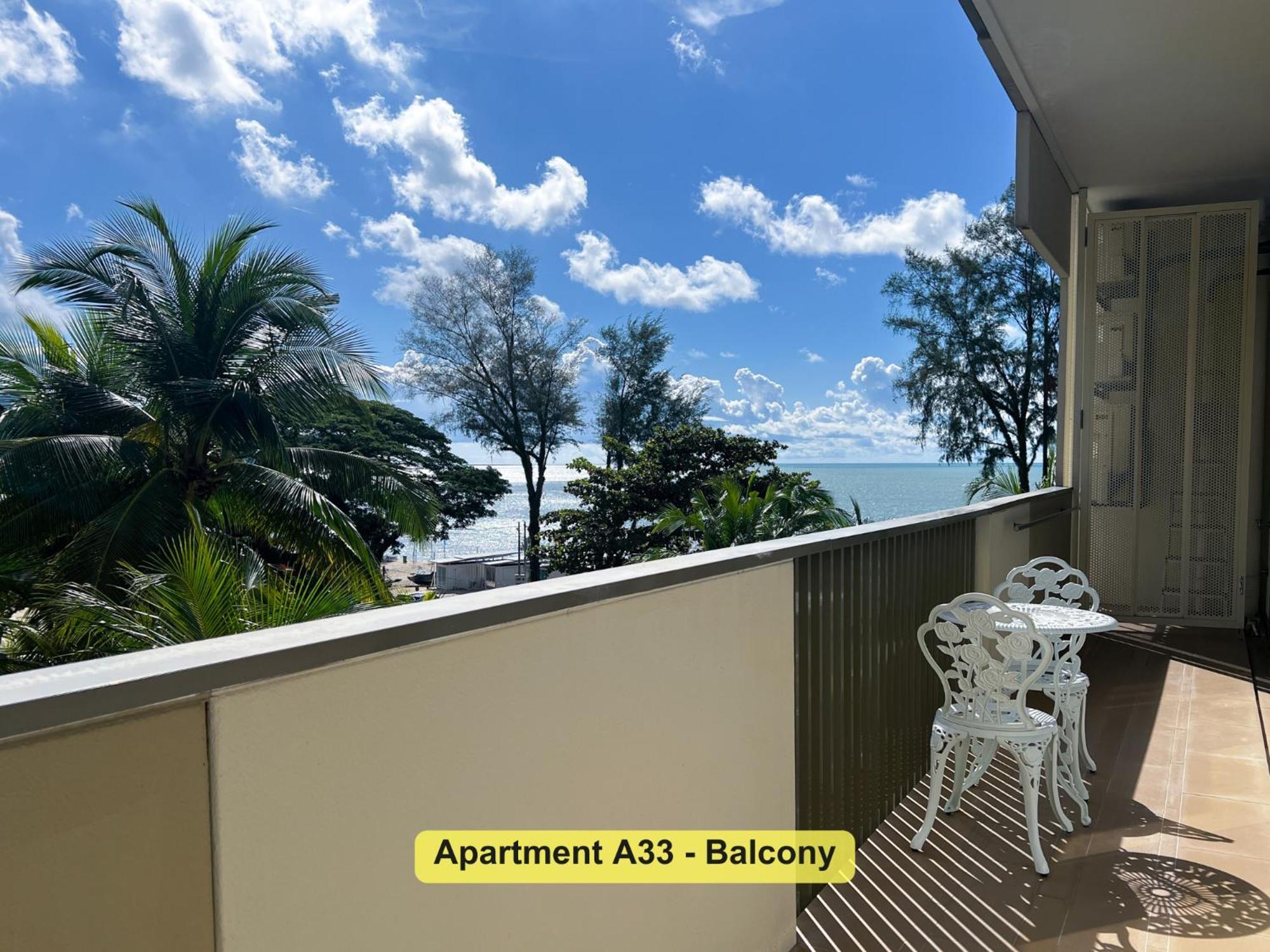 By The Sea- Pool And Sea View Apartment บาตูเฟอริงกี ภายนอก รูปภาพ